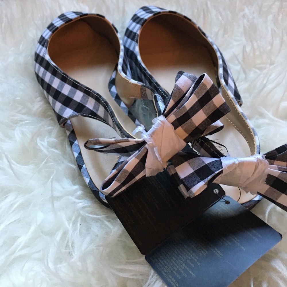 Shoes - Picture 2 of 5